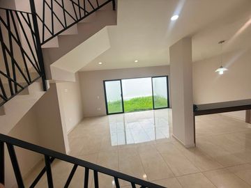 Casa en Renta, Capital Norte Coto SIVEC con 3 Recamaras más cuarto de Estudio PB