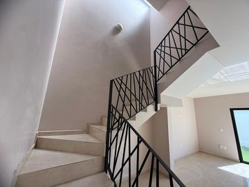 Casa en Renta, Capital Norte Coto SIVEC con 3 Recamaras más cuarto de Estudio PB