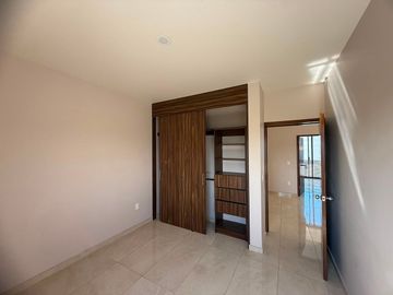 Casa en Renta, Capital Norte Coto SIVEC con 3 Recamaras más cuarto de Estudio PB