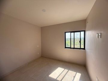 Casa en Renta, Capital Norte Coto SIVEC con 3 Recamaras más cuarto de Estudio PB