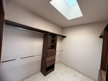 Casa en Renta, Capital Norte Coto SIVEC con 3 Recamaras más cuarto de Estudio PB