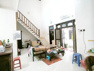 Rumah Wisma Permai Barat Hadap Selatan Row Jalan 2 Mobil Longgar