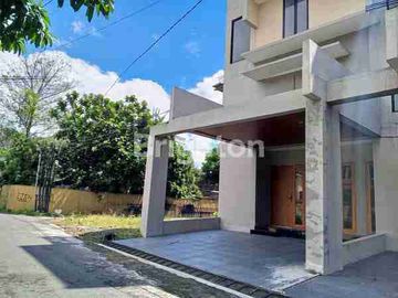 Rumah Baru Modern Mewah Lokasi Kota Dekat Kampus