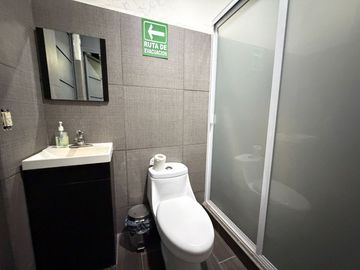 CASA CON LOCAL COMERCIAL EN VENTA EN LAS AMERICAS IRAPUTO, GTO.