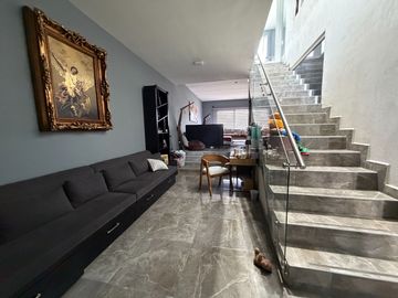 CASA CON LOCAL COMERCIAL EN VENTA EN LAS AMERICAS IRAPUTO, GTO.