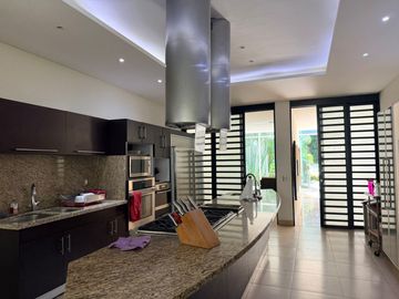 Majestuosa residencia única en el mercado