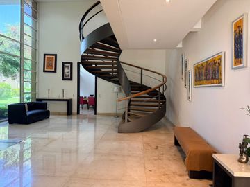 Majestuosa residencia única en el mercado