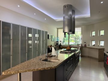 Majestuosa residencia única en el mercado