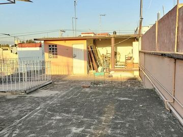 AMPLIA CASA EN RENTA