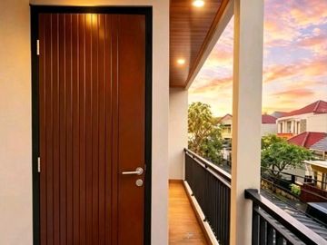 Rumah 2 Lantai di Pondok Kelapa Jakarta Timur. Kondisi Rumah Baru, SHM