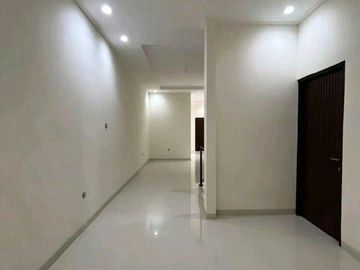 Rumah 2 Lantai di Pondok Kelapa Jakarta Timur. Kondisi Rumah Baru, SHM