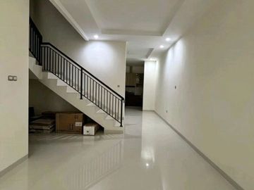 Rumah 2 Lantai di Pondok Kelapa Jakarta Timur. Kondisi Rumah Baru, SHM