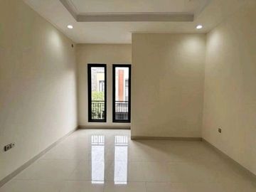 Rumah 2 Lantai di Pondok Kelapa Jakarta Timur. Kondisi Rumah Baru, SHM