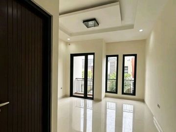 Rumah 2 Lantai di Pondok Kelapa Jakarta Timur. Kondisi Rumah Baru, SHM