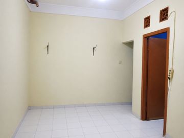Rumah 1 Lantai di Bekasi Utara. Dalam Komplek, SHM