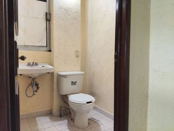OFICINA COMERCIAL EN RENTA- AV. ALFREDO DEL MAZO - CERCA DE GALERIAS TOLUCA