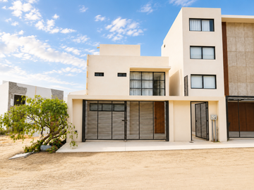 EN RENTA | Casa de 4 recamaras – La Casa que Estabas Buscando zona Sunset Beach.