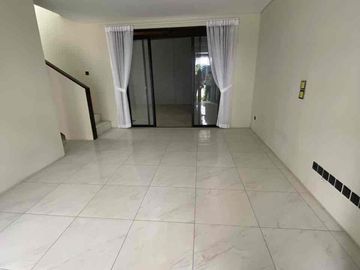 sewa rumah siap huni 2 lantai , blkg sudah renov bagus mainroad cluster punawangi