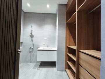 FOR SALE! 3-Storey Townhouse w/ 4 BR 22M in Project 8 Quezon City-AP