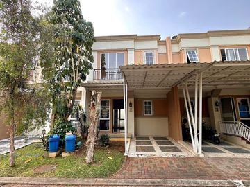 DIJUAL RUMAH CANTIK 2 LANTAI SIAP HUNI LOKASI SANGAT STRATEGIS DI ALEGRIA BSD (ENB384)