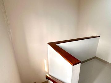 DIJUAL RUMAH CANTIK 2 LANTAI SIAP HUNI LOKASI SANGAT STRATEGIS DI ALEGRIA BSD (ENB384)