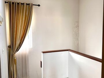 DIJUAL RUMAH CANTIK 2 LANTAI SIAP HUNI LOKASI SANGAT STRATEGIS DI ALEGRIA BSD (ENB384)