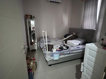 Rumah Siap Huni di Cluster Lavesh Harapan Indah Bekasi – Renovasi, SHM, 2 Lantai, Hadap Selatan