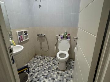 Rumah Siap Huni di Cluster Lavesh Harapan Indah Bekasi – Renovasi, SHM, 2 Lantai, Hadap Selatan