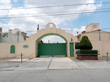 CASA EN RENTA EN TOLUCA, SANTA ANA TLAPALTITLAN