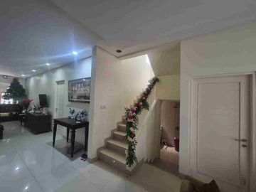 Dijual rumah siap huni cluster central park grand galaxy