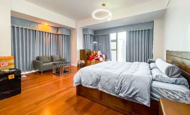 Grand Hyatt South Tower - 3 Bedrooms 207 sqm with 2 parking Slots