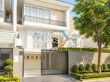 Dijual Rumah Super Mewah Full Furnish & Private Lift di Grand Peninsula
