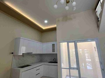 Rumah Bagus 2 Lantai, Semifurnished, Siap Huni, Keamanan 24 Jam di Permata Harapan Baru Bekasi