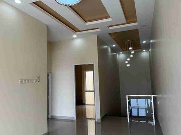 Rumah Bagus 2 Lantai, Semifurnished, Siap Huni, Keamanan 24 Jam di Permata Harapan Baru Bekasi