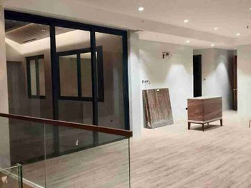 Brand New High End 3 story House and lot inandaue Cebu