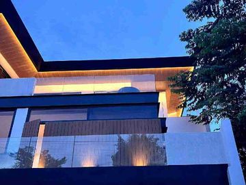 Brand New High End 3 story House and lot inandaue Cebu