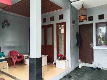 Rumah siap huni di Graha Raya, Bintaro.