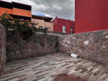 Casa en renta sin muebles, Zirándaro club de golf