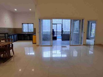 Disewakan rumah ada private pool cempaka putih