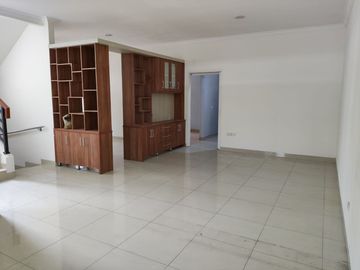 Dijual Rumah Gading Serpong SHM di Sektor 8B By Rumah Chinida (Dw)