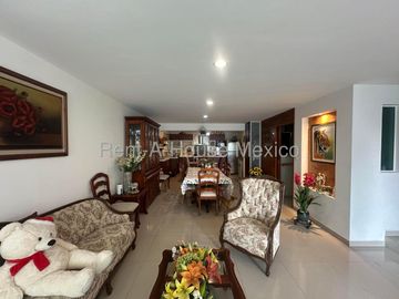 Casa en Venta Milenio III  4 Recámaras una planta baja y Roof Garden
