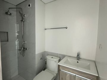Affordable Studio with Parking Maven at Capitol Commons Condo For Rent Pasig
