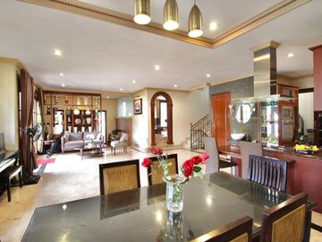 Rumah Mewah Megah 2,5 Lantai Hook Lingkungan Komplek Tenang Nyaman Area Kebayoran Lama Cidodol Jakarta Selatan