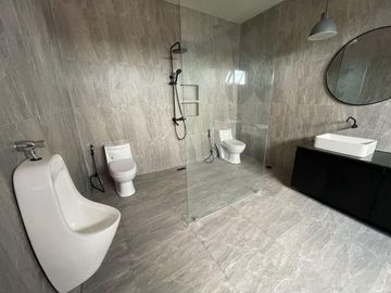 FOR SALE: 6-Bedroom Single-Family House in Mira Nila Homes, Quezon City