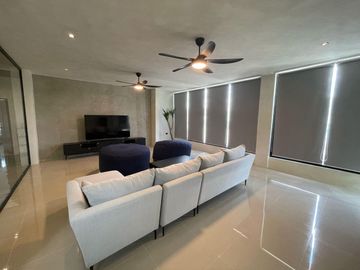 FOR SALE: 6-Bedroom Single-Family House in Mira Nila Homes, Quezon City