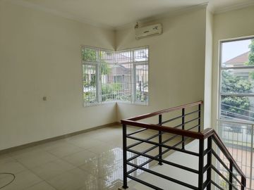 Disewakan Rumah Gading Serpong SHM di Sektor 8B By Rumah Chinida (Dw)