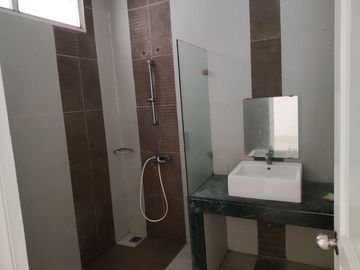 Disewakan Rumah Gading Serpong SHM di Sektor 8B By Rumah Chinida (Dw)