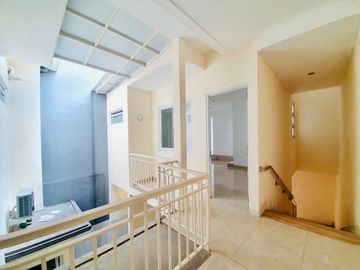 Rumah Murah 2.5 Lantai Tomang Kamboja - T/B 162.5 m² / 270 m², Lingkungan Nyaman, Grogol Petamburan, Jakarta Barat