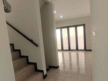 Rumah Cantik Minimalis di Tatar Wangsakerta, Kota Baru Parahyangan