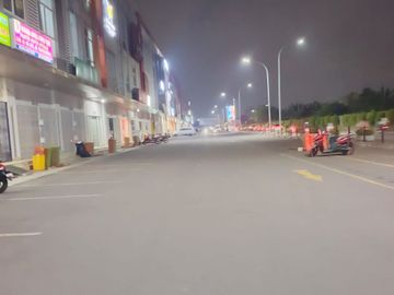 Disewakan Ruko 3 Lantai di Sumarecon Bekasi – Lokasi Strategis